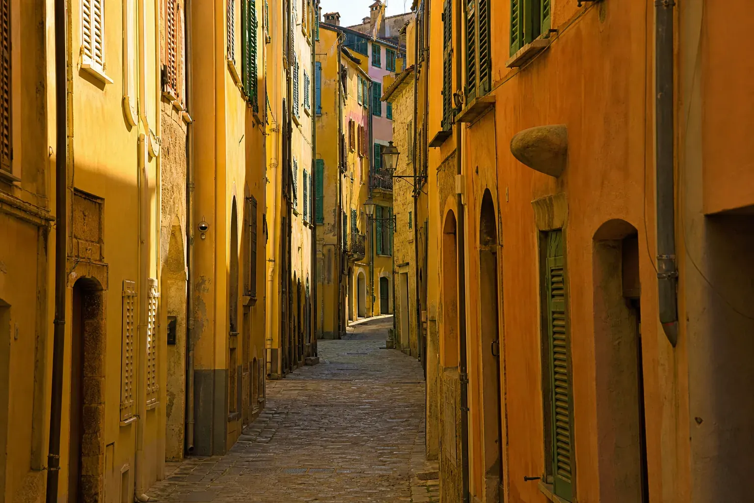 Petits appartements du Vieux Nice : pourquoi le manque de rangement se fait sentir